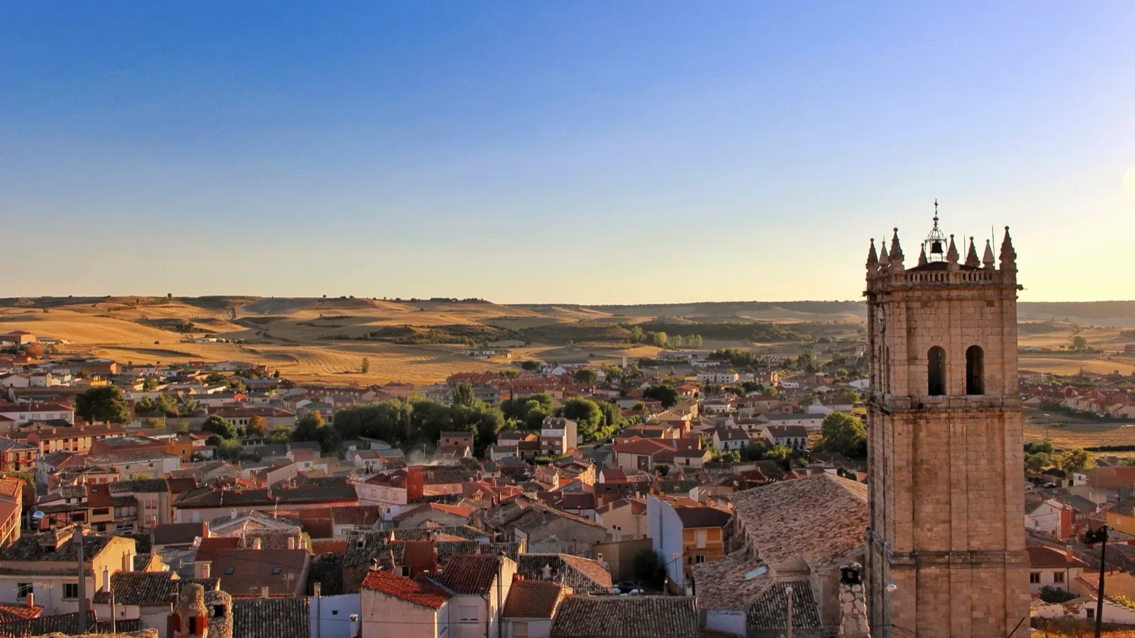 Baltanás y los campos del Cerrato vistos desde las bodegas