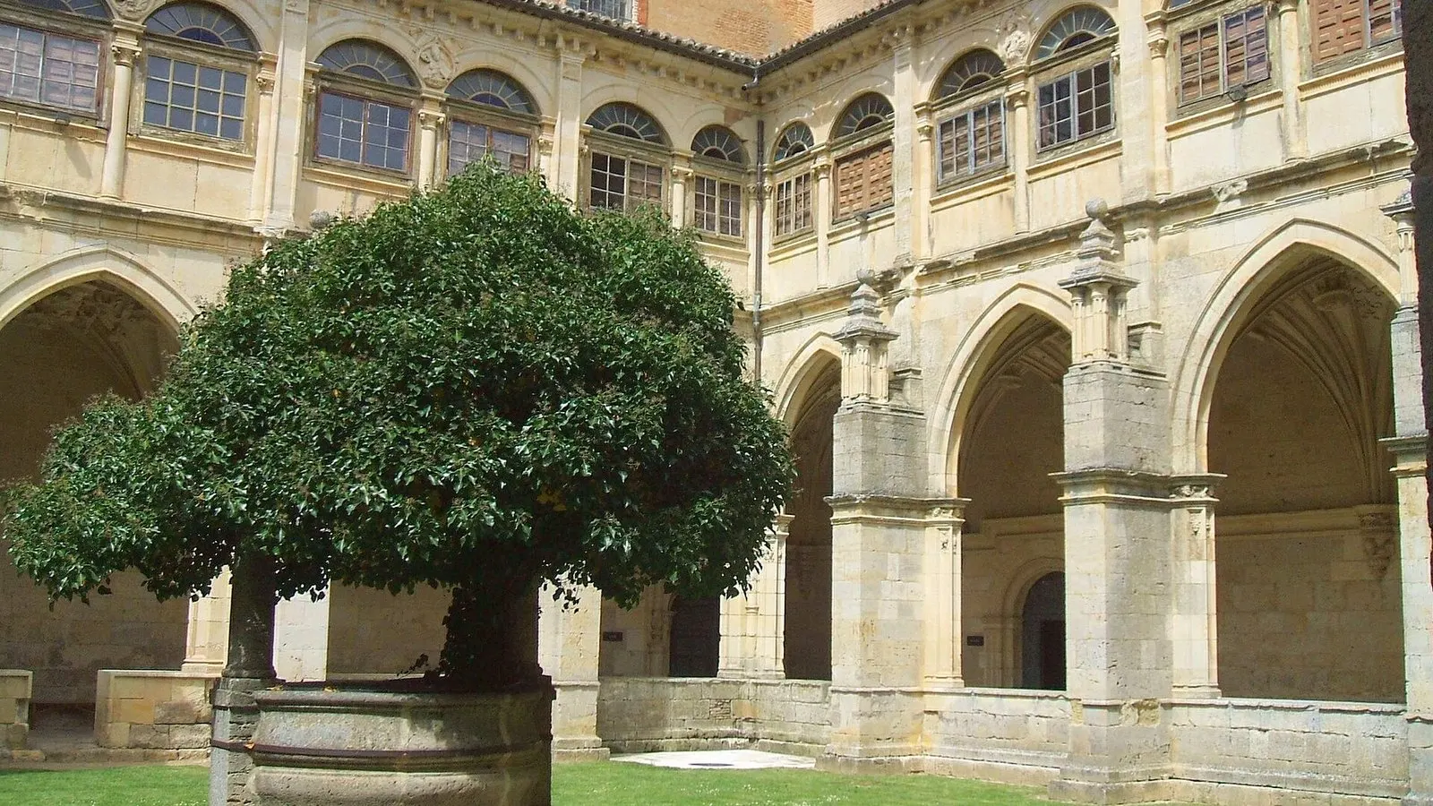 Claustro del monasterio de San Zoilo en Carrión de los Condes