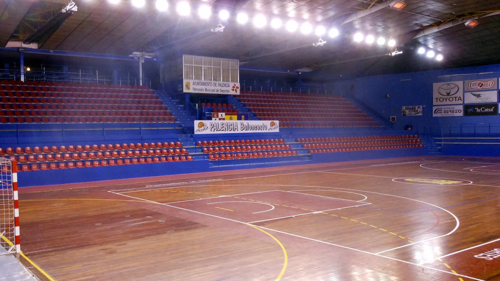 Interior del pabellón municipal Marta Domínguez de Palencia