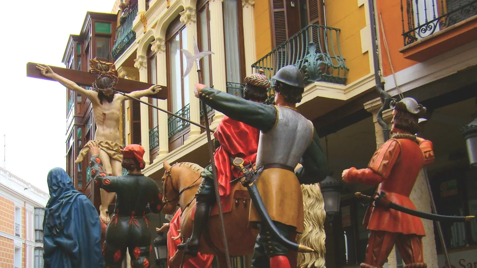 Paso de la Lanzada en una procesión de Semana Santa en Palencia